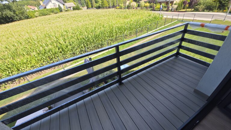Balkon z deski ompozytowej
