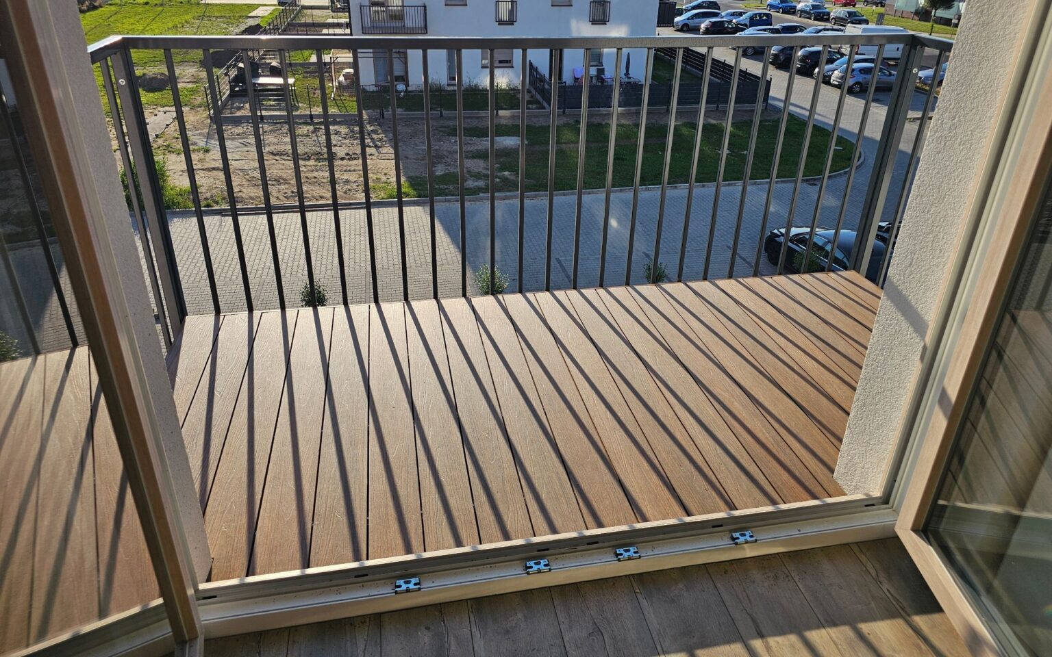 Realizacja małego balkon z deski kompozytowej Nexo Rustykalny | Żory