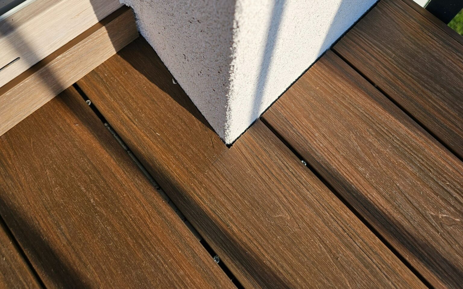 Realizacja małego balkon z deski kompozytowej Nexo Rustykalny | Żory