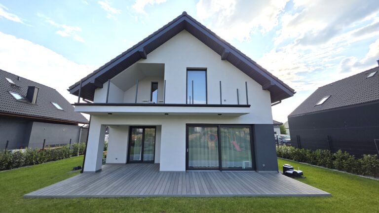 Realizacja tarasu z deski kompozytowej Natural Szary | Radzionków