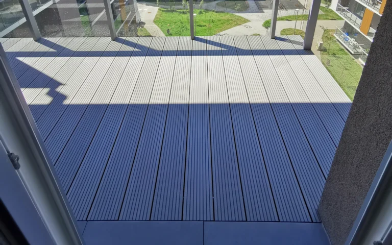 Realizacja balkonu z deski kompozytowej Natural Ciemny Szary | Katowice
