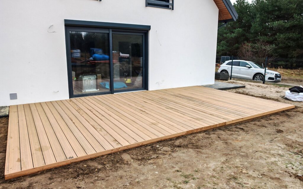 Realizacja tarasu z deski kompozytowej Natural Jasny Brąz | Chrzanów