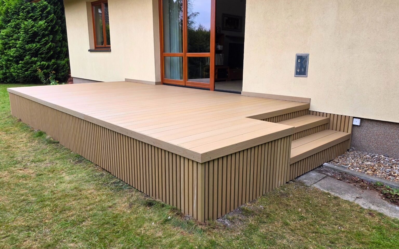 Realizacja tarasu z deski kompozytowej Nexo Beige | Dom jednorodzinny