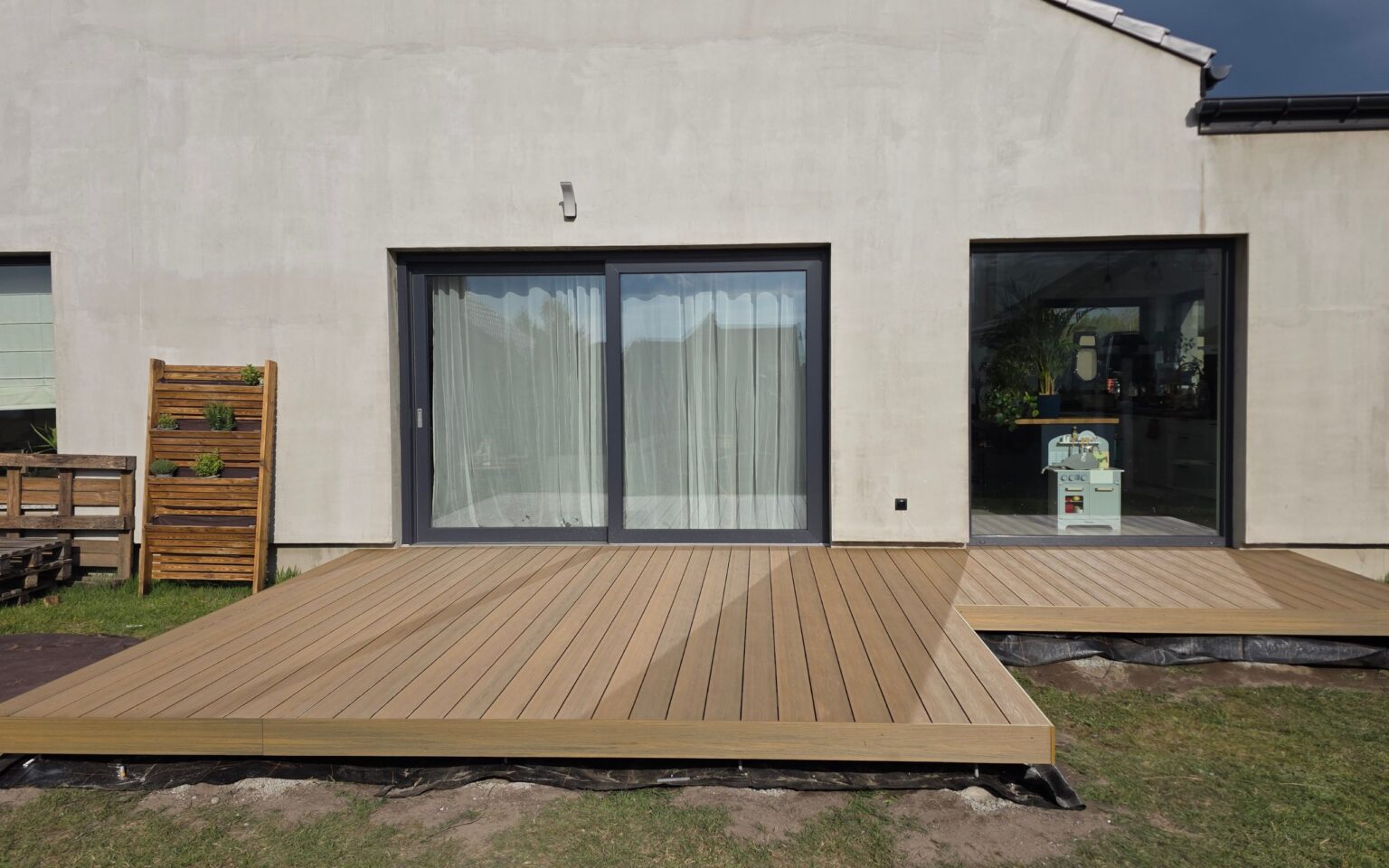 Realizacja tarasu z deski kompozytowej Natural Jasny Brąz | Nieborowice